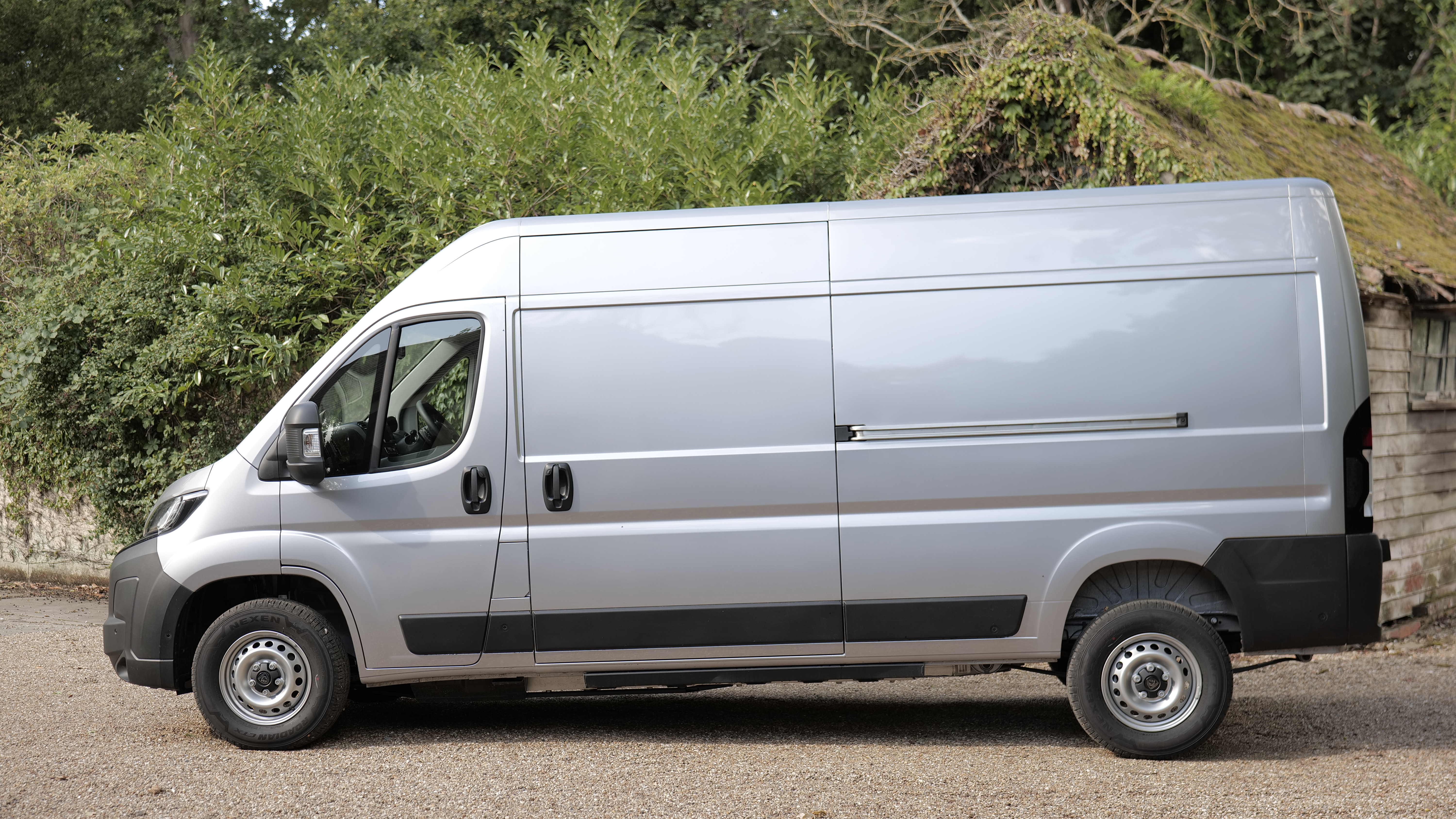 PEUGEOT BOXER 335 L3 DIESEL 2.2 BlueHDi 140 Platform Cab Professional